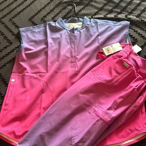 Women’s ombré Figs scrubs oversized top and freex lined Zamora jogger.